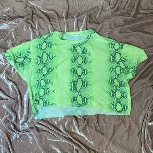 Neon snake print cropped tee